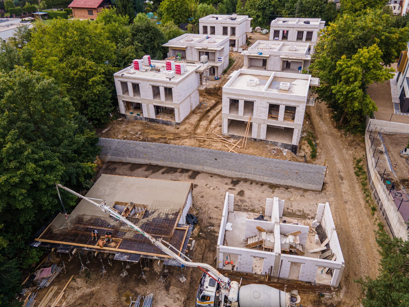 Grabek Park wrzesień 2026 - budynki z gotowym stropodachem